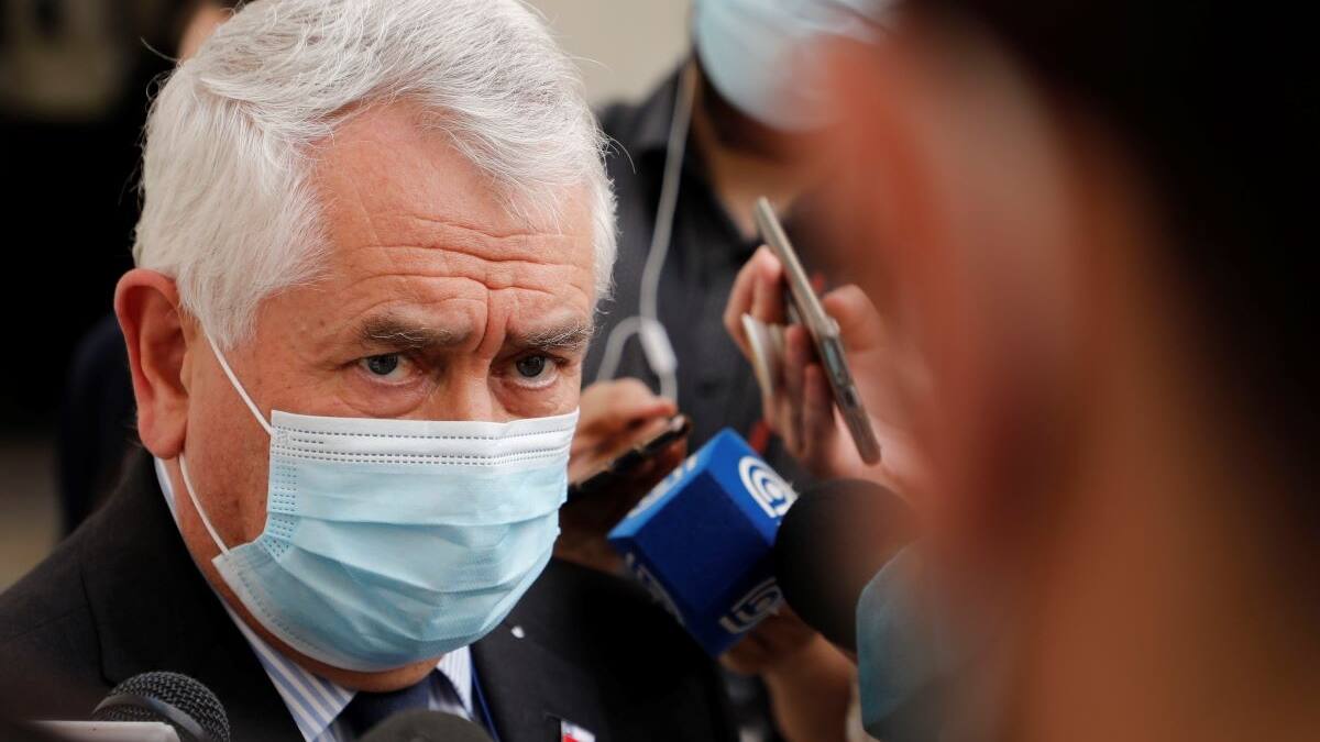 Ministro Paris reveló cómo abordó con el presidente Piñera su paseo sin mascarilla por la playa