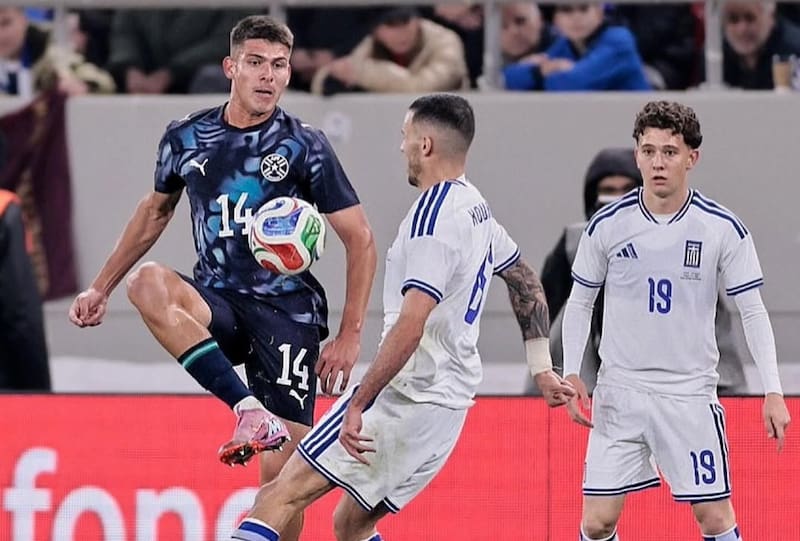 El volante sorprende en Paraguay y en Universidad de Chile se frotan las manos. Foto: @futbolpyo.