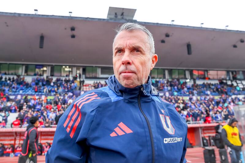 El entrenador de Universidad de Chile, Gustavo Alvarez es sondeado por la Selección de Perú. Foto: ATON.