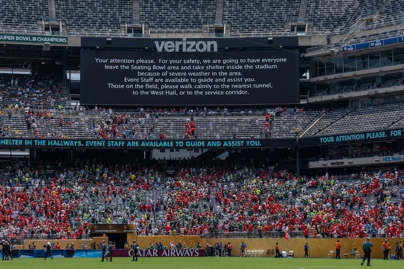 Algunos partidos han tenido que hasta desalojar hinchas.