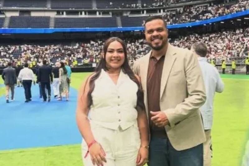 Lavina Sudre, hermana de Endrick, junto a Maurício Nunes Gonçalves.