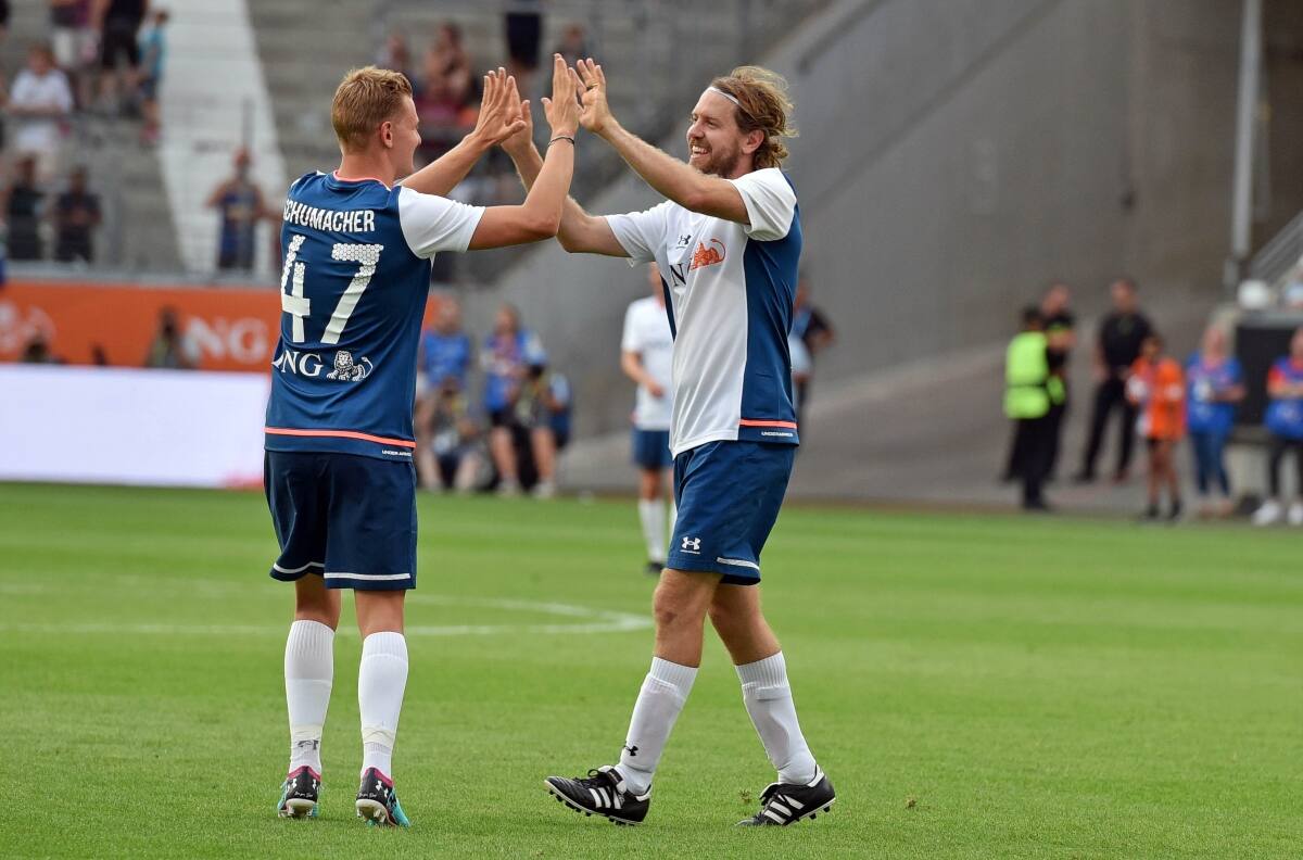 VIDEO | Fórmula 1: Sebastian Vettel se lució con un golazo en partido de fútbol benéfico