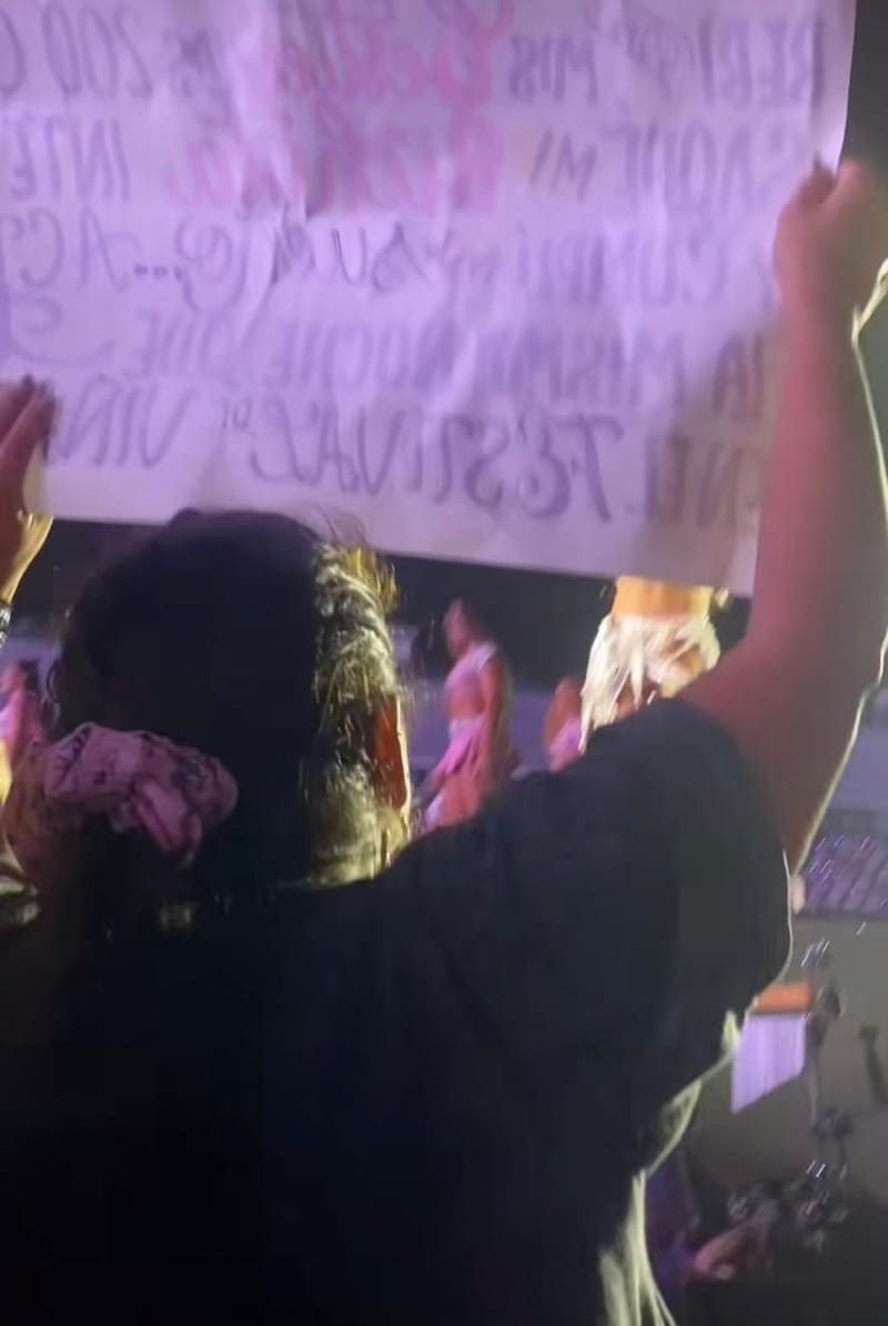 Karol G leyó cartel de Pamela Leiva.