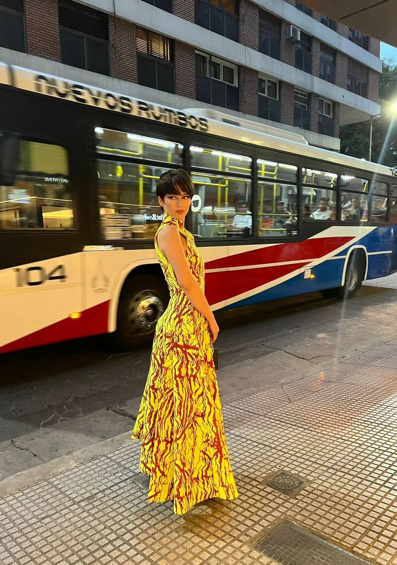Mariana Di Girolamo deslumbra en alfombra roja de Netflix Argentina. Créditos: Netflix.
