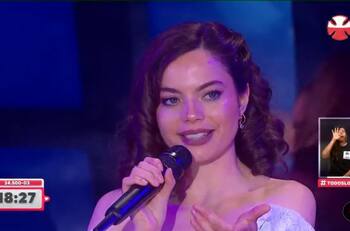 Se lució cantando en francés: La tremenda presentación de María-José Weigel en la Teletón 2022