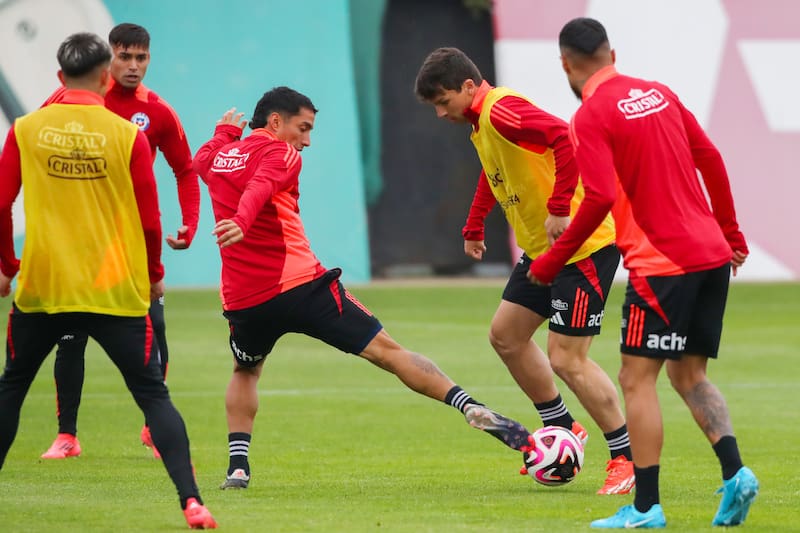 podría sumar sus primeros minutos con La Roja ante Colombia. (Foto: Aton)