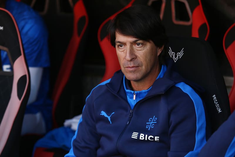 El entrenador de Universidad Católica lamentó la derrota ante Ñublense. Foto: Agencia Aton.