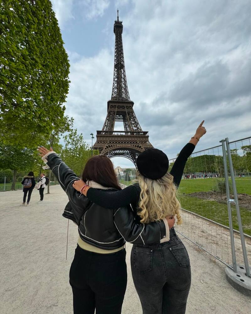 Naya Fácil y la primera foto junto a su hermana, Sigrid