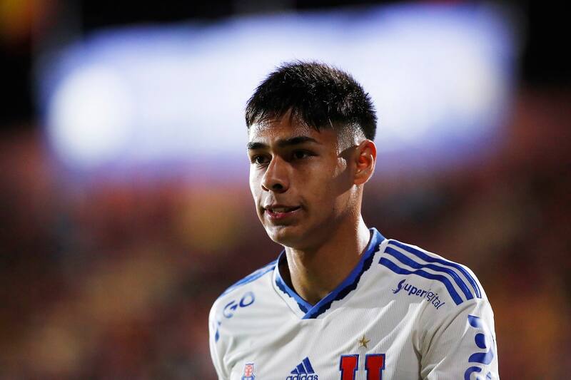 Darío Osorio partiría al fútbol europeo en el mercado de fichajes.
Jonnathan Oyarzun/Photosport