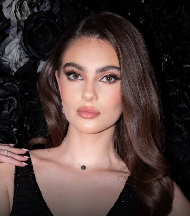 La modelo es Miss Huechuraba.