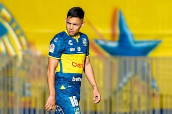 Eran de la misma población: el homenaje de Joan Cruz a hincha de Colo Colo fallecido en el Estadio Monumental