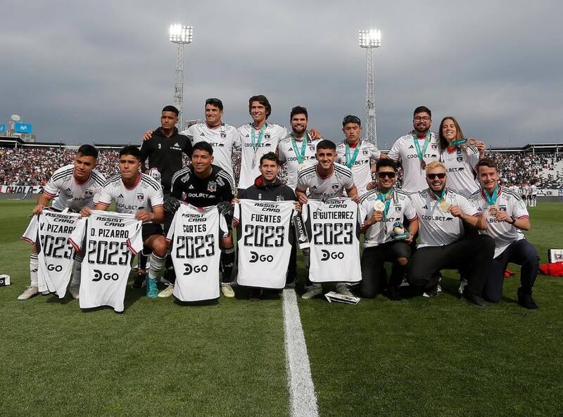 es hincha de Colo Colo.