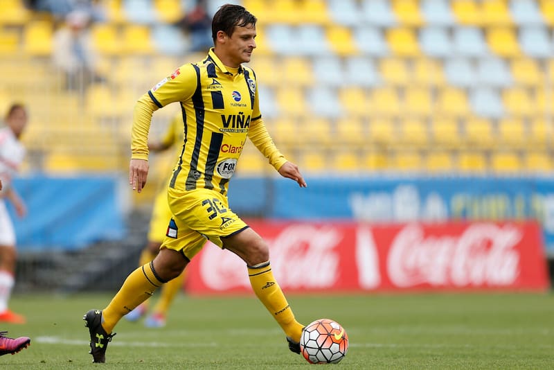 El volante en su etapa en Everton. Foto: Agencia Aton.