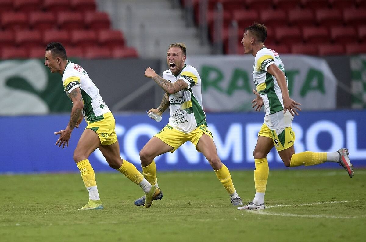Defensa y Justicia venció en infartante partido al Palmeiras y se coronó campeón de la Recopa