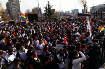 VIDEO | Masiva marcha del Orgullo congregó un centenar de personas en Plaza Italia