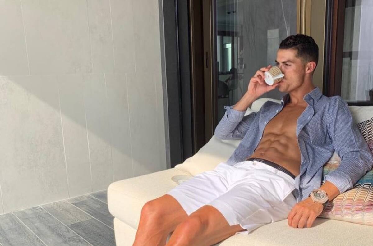 Cristiano Ronaldo se relajó con masajes viendo la Supercopa de Europa
