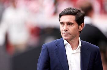 La historia de Marcelino, nuevo DT de Alexis Sánchez, con jugadores chilenos: se enamoró de uno y a otro lo cortó