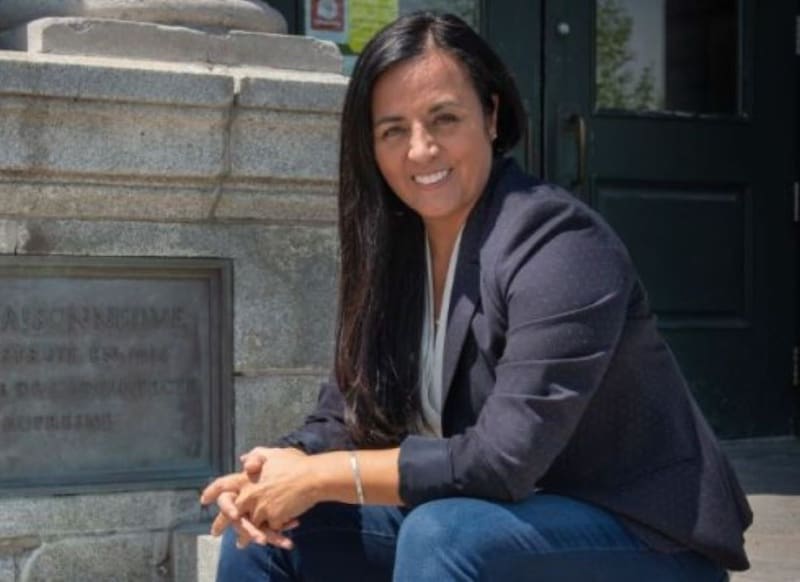 “Estoy aquí no solo representando a Canadá, sino que al chileno exiliado (…) también soy chilena, por eso para mí es tan simbólico poder hacerlo con esas dos identidades”.