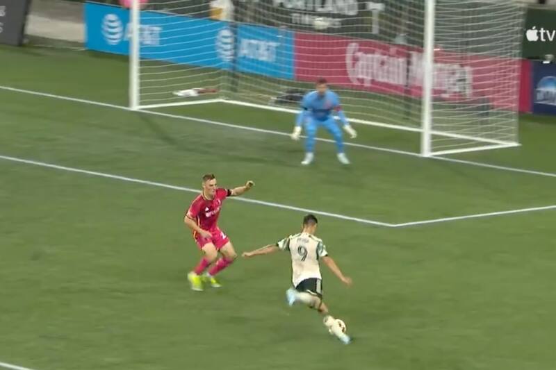 anotó un doblete con el Portland Timbers.