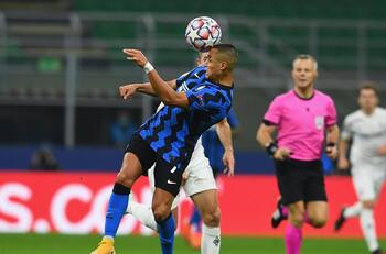 Inter de Alexis Sánchez y Arturo Vidal consiguó solo un empate ante el Mönchengladbach en Champions