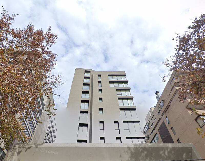Se trata de un edificio multiusos, con viviendas y oficinas. Créditos: Google Maps.