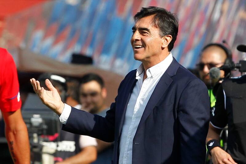 Gustavo Quinteros quedó conforme con el empate de Colo Colo en su visita a la UC en el Estadio Santa Laura. (Foto: Agencia Aton)