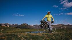 Ciclistas rompen récord Guinnes por dibujar un dinosaurio en el GPS