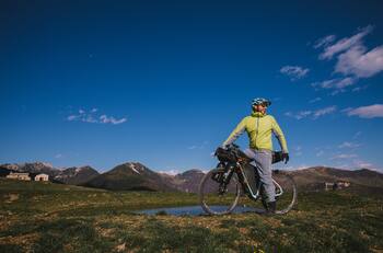 Ciclistas rompen récord Guinnes por dibujar un dinosaurio en el GPS