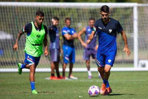 El volante chileno Franco Vega se despide de Vélez Sarsfield y parte a Segunda División