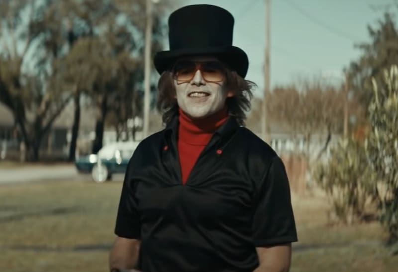 encarna a un sádico asesino en "Teléfono Negro".