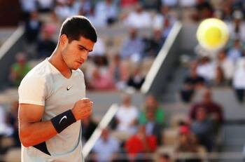 VIDEO | El increíble punto que ganó Carlos Alcaraz en su derrota frente a Alexander Zverev en Roland Garros