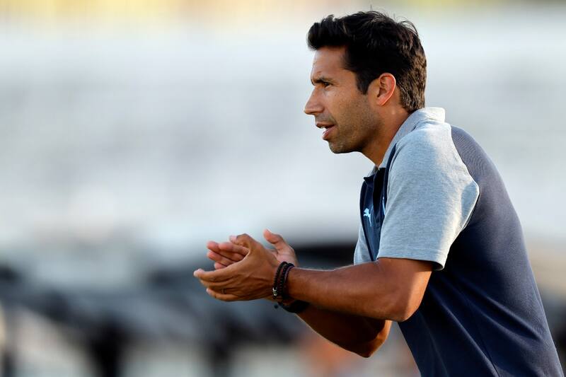 ya no es más el entrenador de la UC. Foto: Agencia Aton.