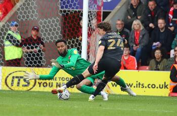 Futbolista chileno fue confirmado para jugar en la Segunda División de Inglaterra