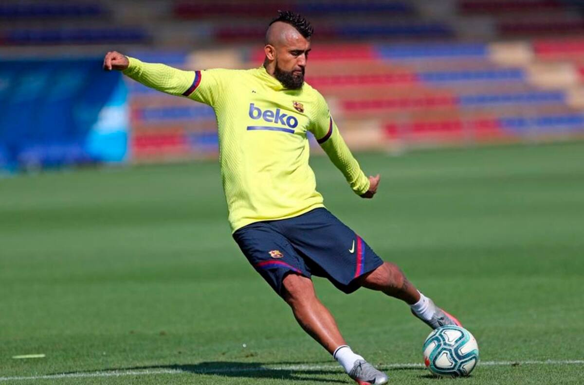 ¡A papá no! El golazo al ángulo de Arturo Vidal en el entrenamiento del Barcelona