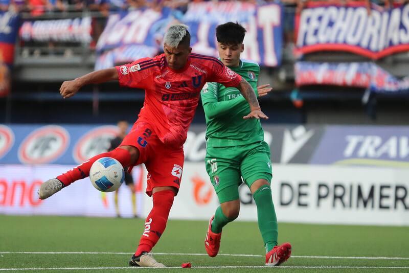 El delantero no fue la solución de la U para destrabar el partido ante Audax. Foto: Aton.