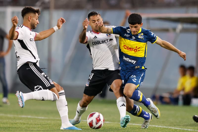 Colo Colo todavía no tiene firmeza en el lateral derecho Foto: Agencia Aton