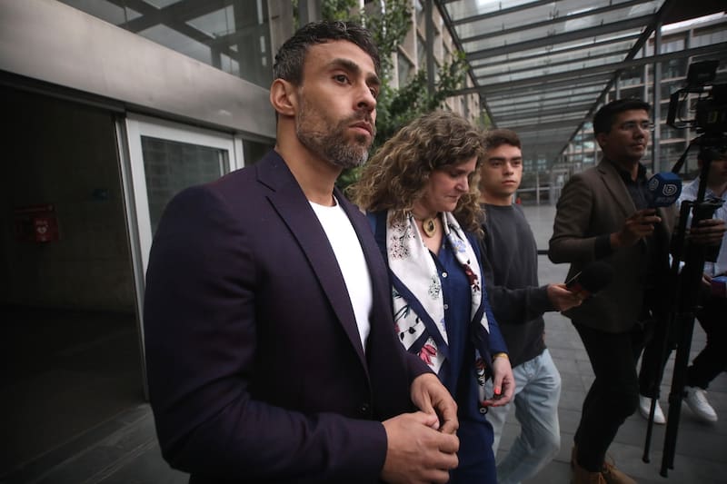 Jorge Valdivia fue denunciado por no cumplir arresto domiciliario nocturno.