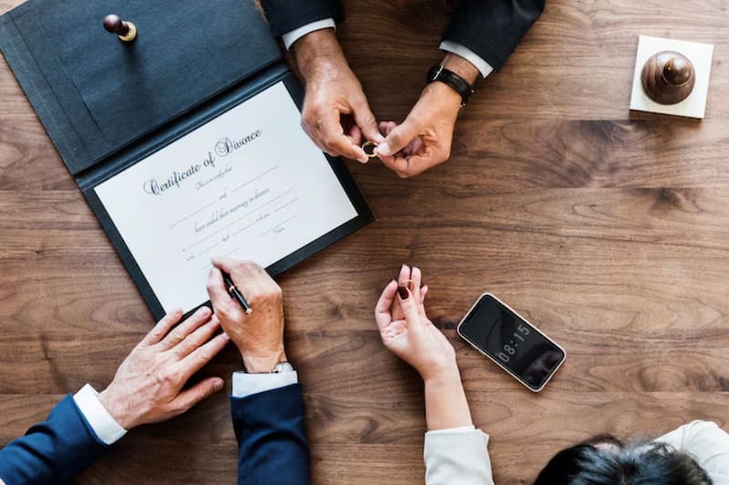 Caja Los Andes paga $35.000 a parejas que hayan firmado este documento.
Créditos: Freepik.