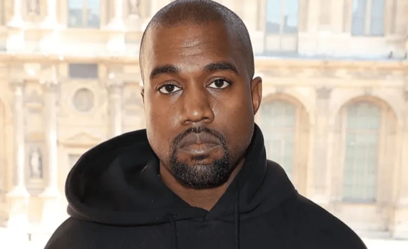 Kanye West nuevamente en la polémica por polémicas declaraciones.