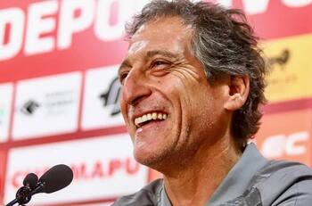 Cae otro refuerzo: Mario Salas lleva a Ñublense al que pudo ser el Francesco Totti del fútbol chileno