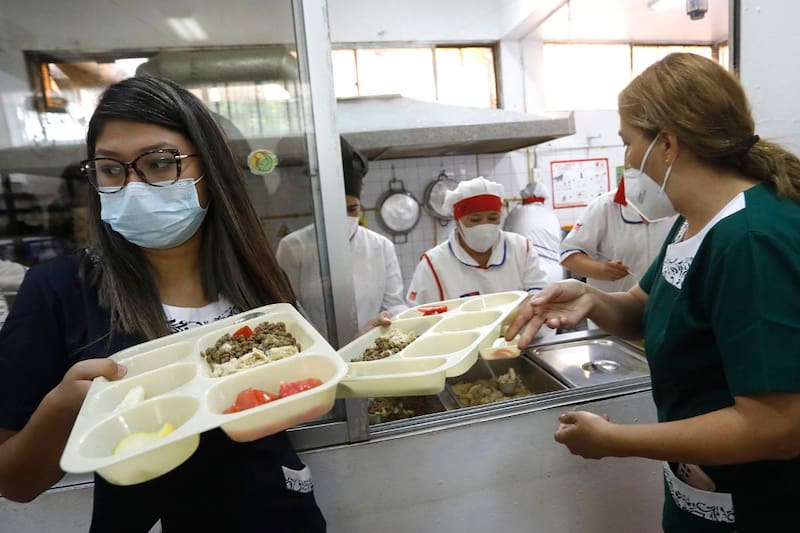 Revisa si todos los alumnos reciben la misma comida.