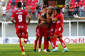 Héroe en silencio: Figura de Ñublense combatió los incendios forestales en el sur de Chile