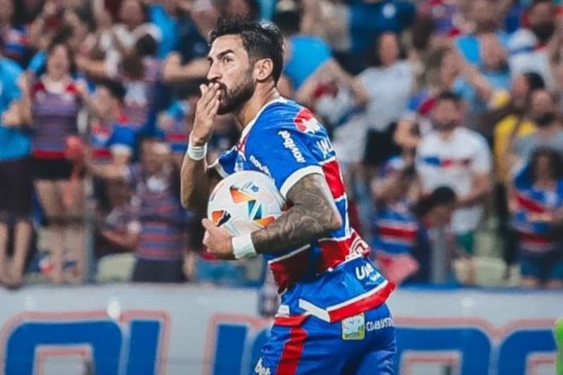 Juan Martín Lucero, el ex Colo Colo que es el goleador del Fortaleza.