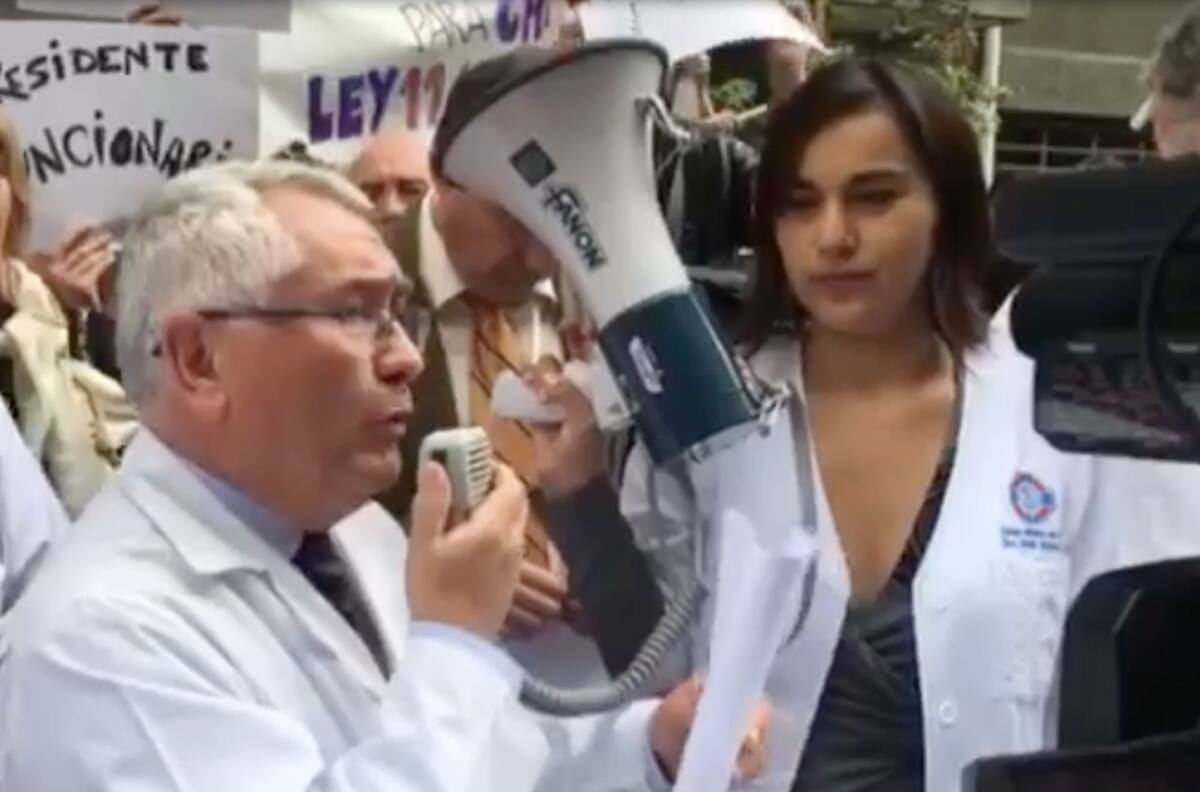 VIDEO: así protestaban juntos el ministro Paris y Siches por salud digna en 2016