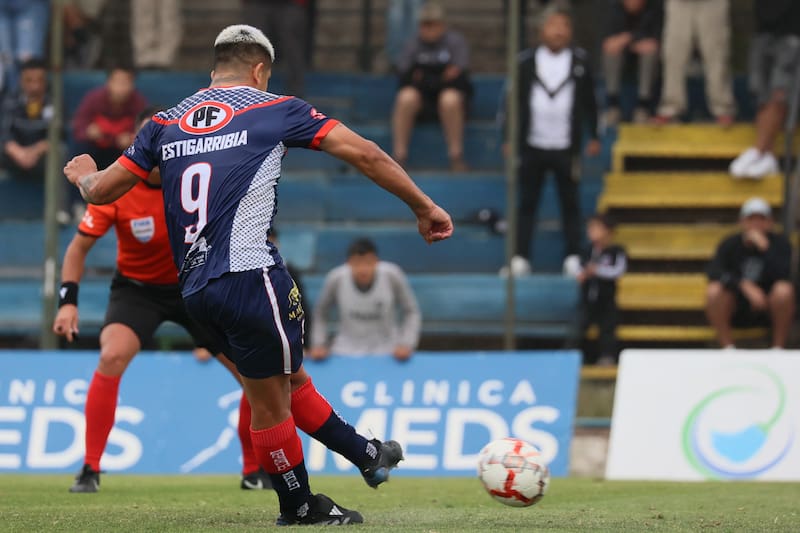 El delantero se ilusiona con el ascenso de Deportes Recoleta. Foto: Aton.