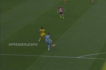 El grosero error del portero del Southampton para el primer gol del Arsenal