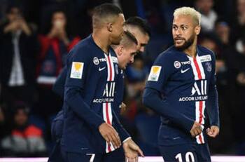 Tremendo blooper en la defensa del Saint Etienne para el tercer gol del PSG