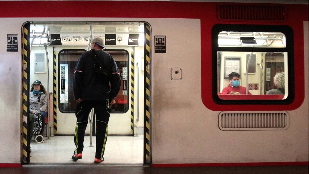 Sujeto detenido con ácido sulfúrico en el metro lesionó a tres personas