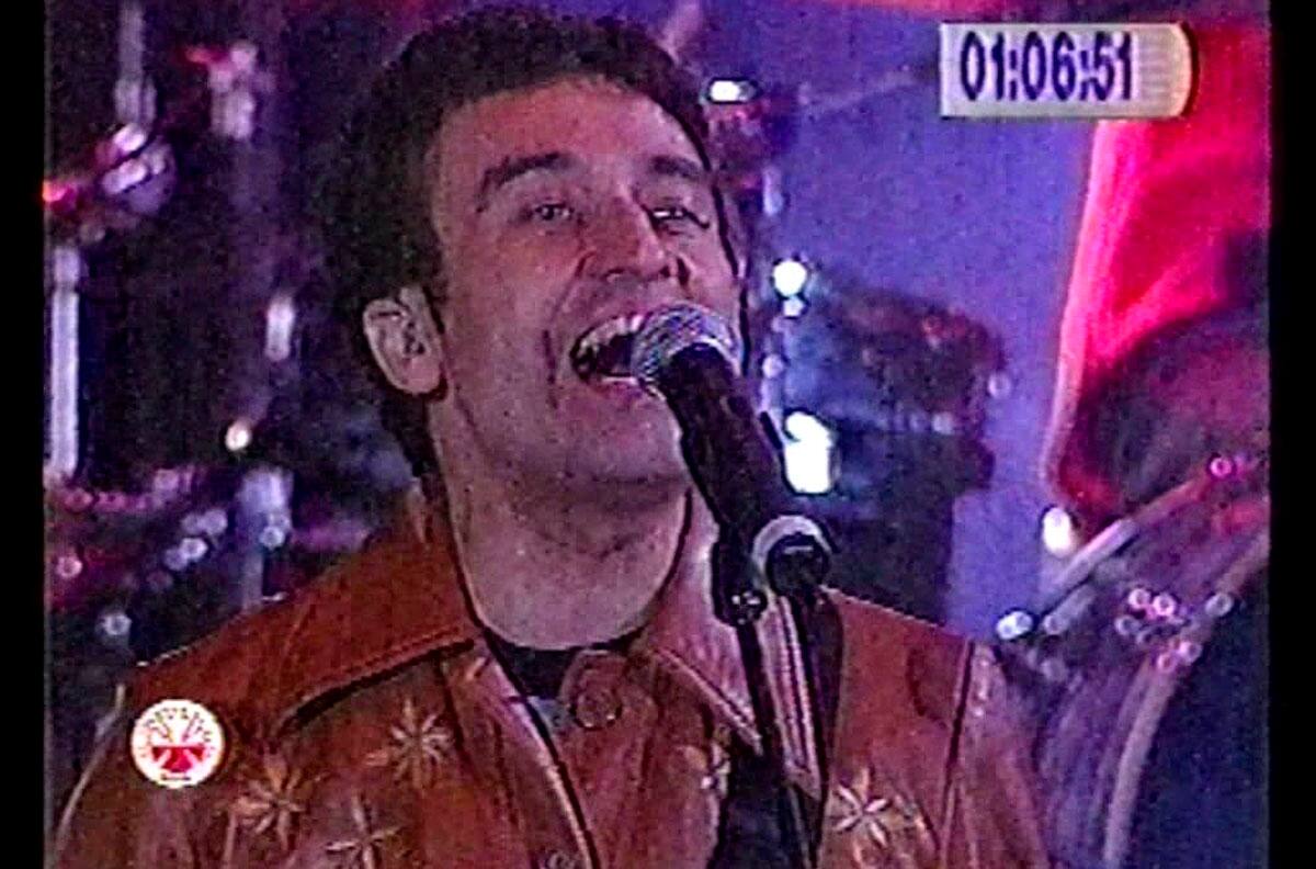 La recordada y polémica presentación de Los Prisioneros en la Teletón 2002