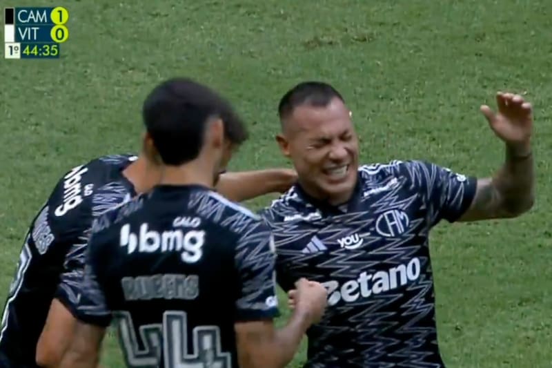 anotó el segundo gol del Atlético Mineiro sobre Vitória en Brasil.